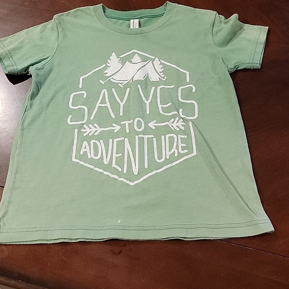 (J14) Youth Sz M (10-12) Bella Canvas t-shirt